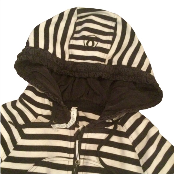 LULULEMON super cute hooded jacket. NWOT - Picture 2 of 3